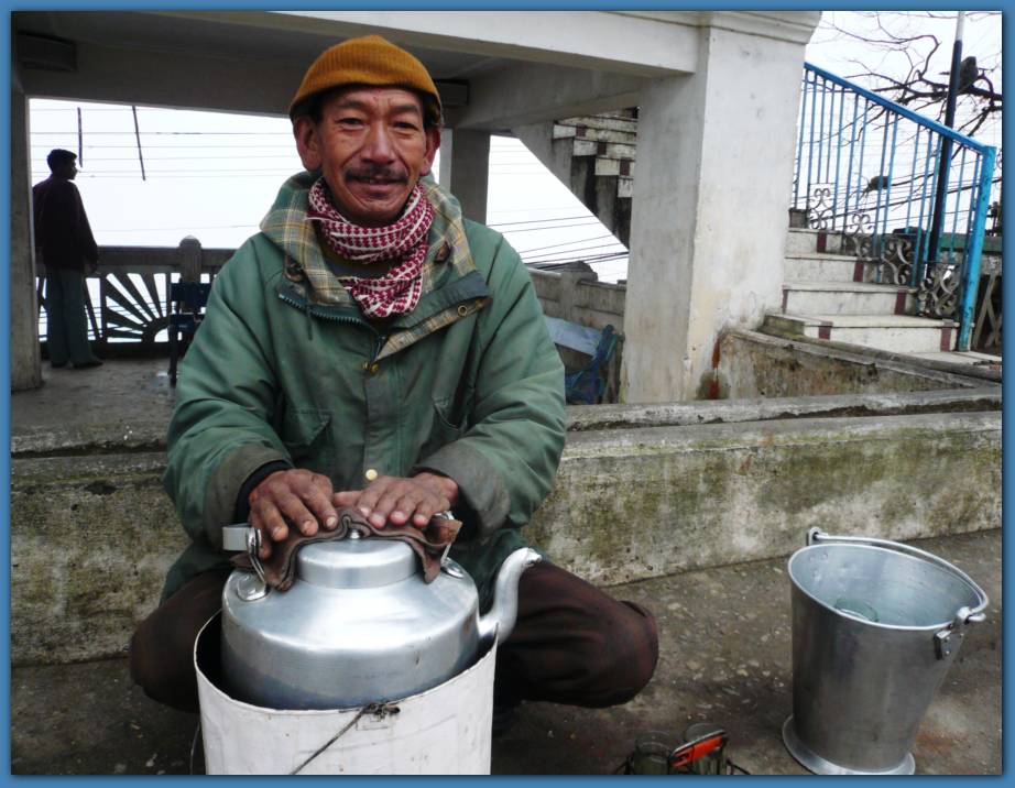 900x693 pixels (92K)